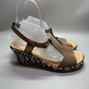 Crocs A-Leigh Brown T Strap Ikat Print Wedge Shoes Sandals‎ - Womens Size 8